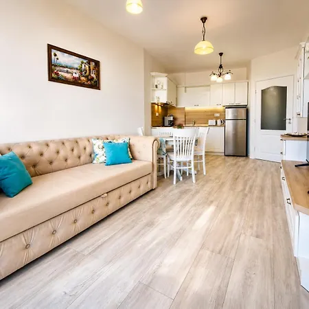 1bd Ap In La Complex Private And Pool Apartment Goldstrand