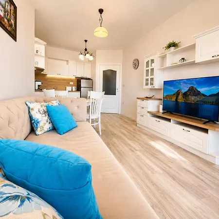 1bd Ap In La Complex Private And Pool Goldstrand