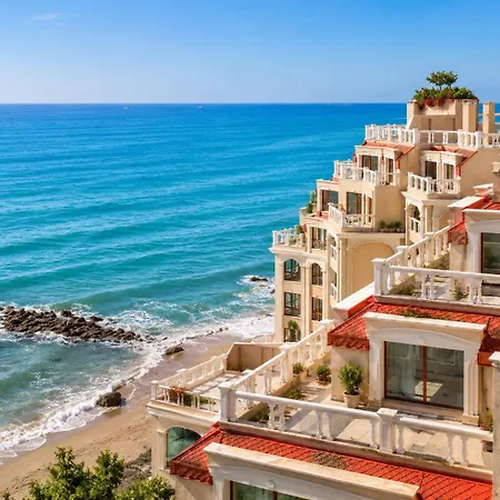 1bd Ap In La Complex Private And Pool * Goldstrand