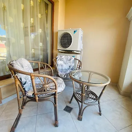 1bd Ap In La Complex Private And Pool *