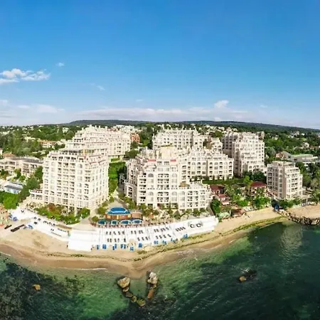 1bd Ap In La Complex Private And Pool Апартаменти Золоті Піски