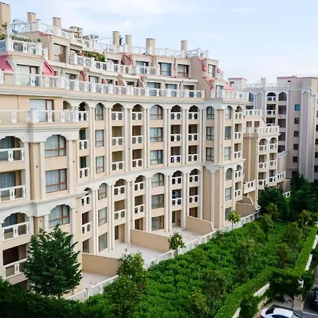 1bd Ap In La Complex Private And Pool Апартаменти *