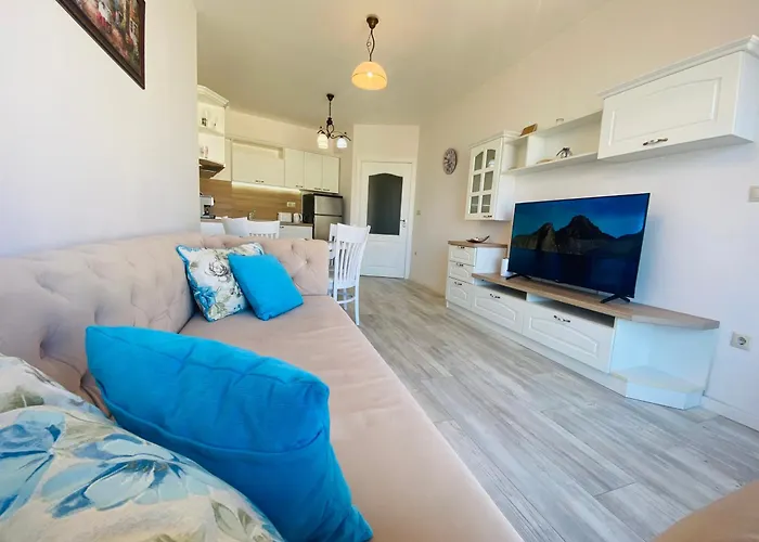 1bd Ap In La Complex Private And Pool